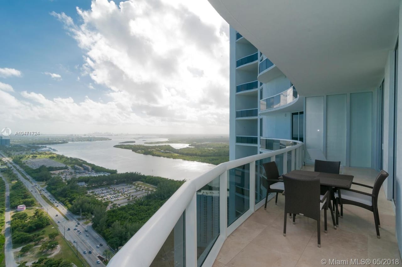 15811 Collins Ave, #3902