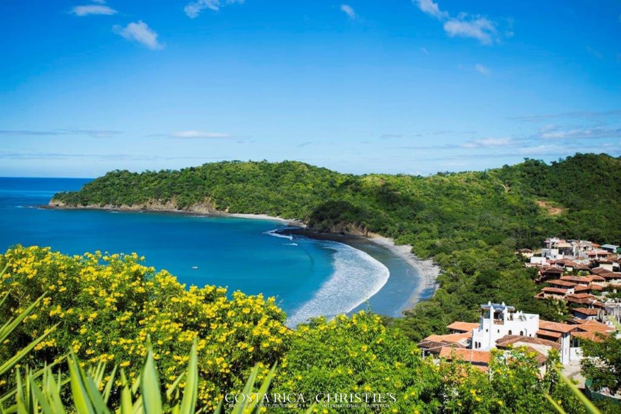  Unique Luxury Beachfront Gem