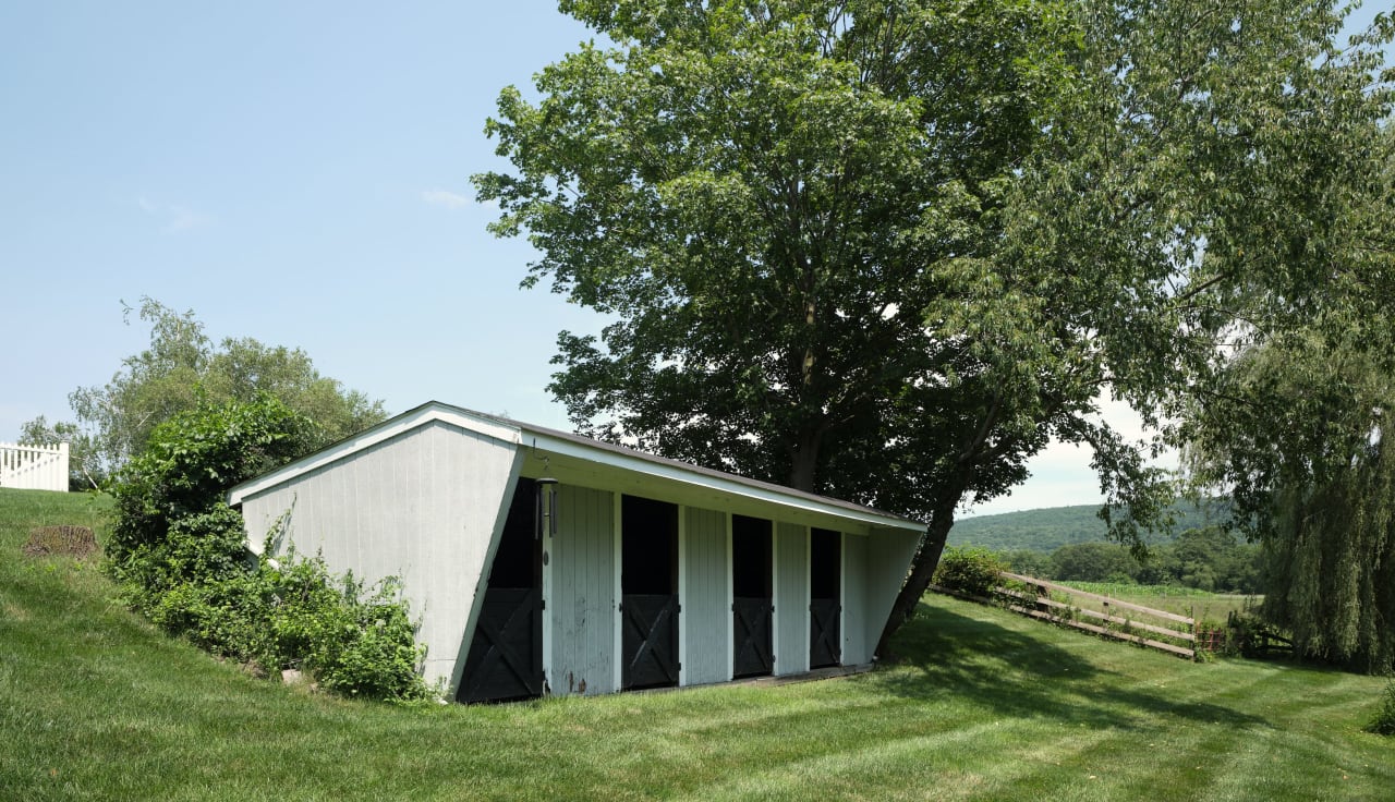 LONGHOUSE FARM 