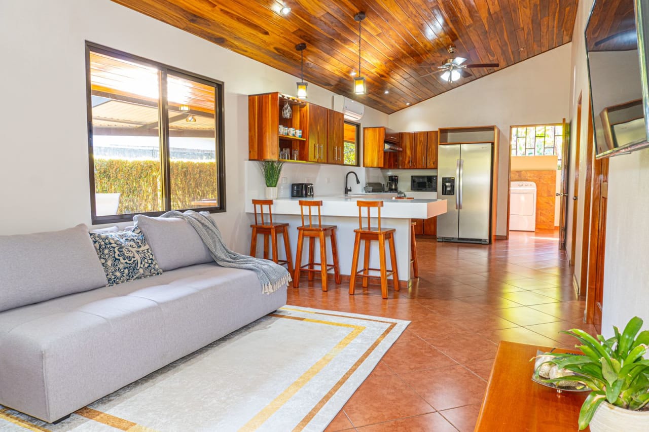 Cozy 2 Bed Room Casita in Uvita.  Walk to the Beach!