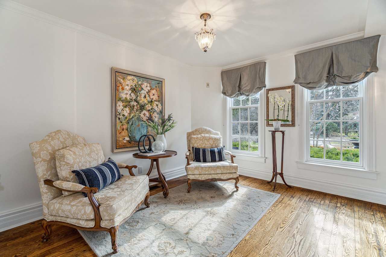 317 Chartwell Road Oakville, ON L6J 4A1 Goodale Miller Team