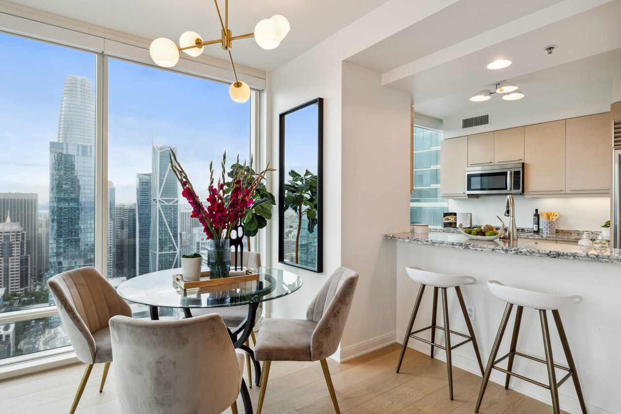 425 1st Street Unit: 4306