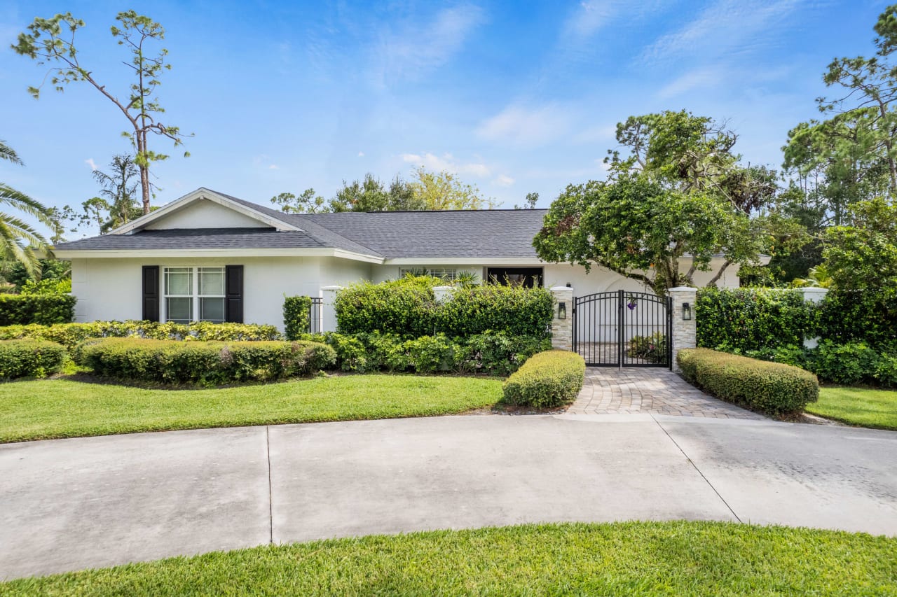 Pine Hurst Estates home on almost an acre