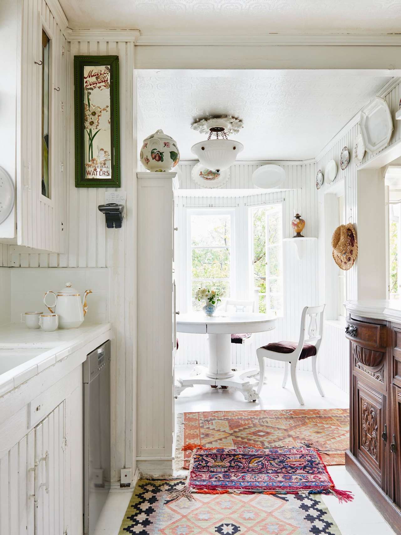 8805 LOOKOUT MOUNTAIN Avenue