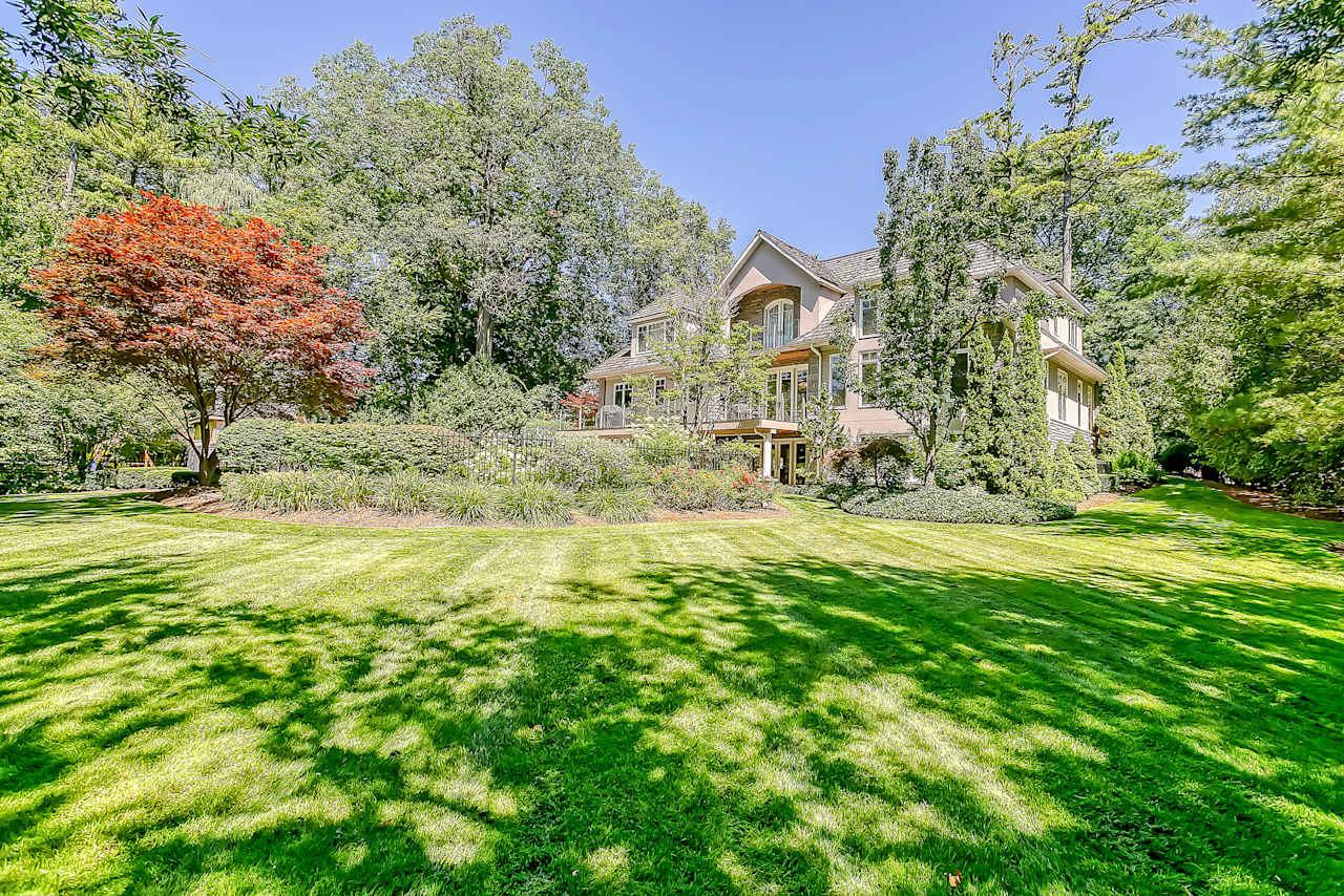 38 Holyrood Avenue Oakville, ON L6K 2V3 Goodale Miller Team