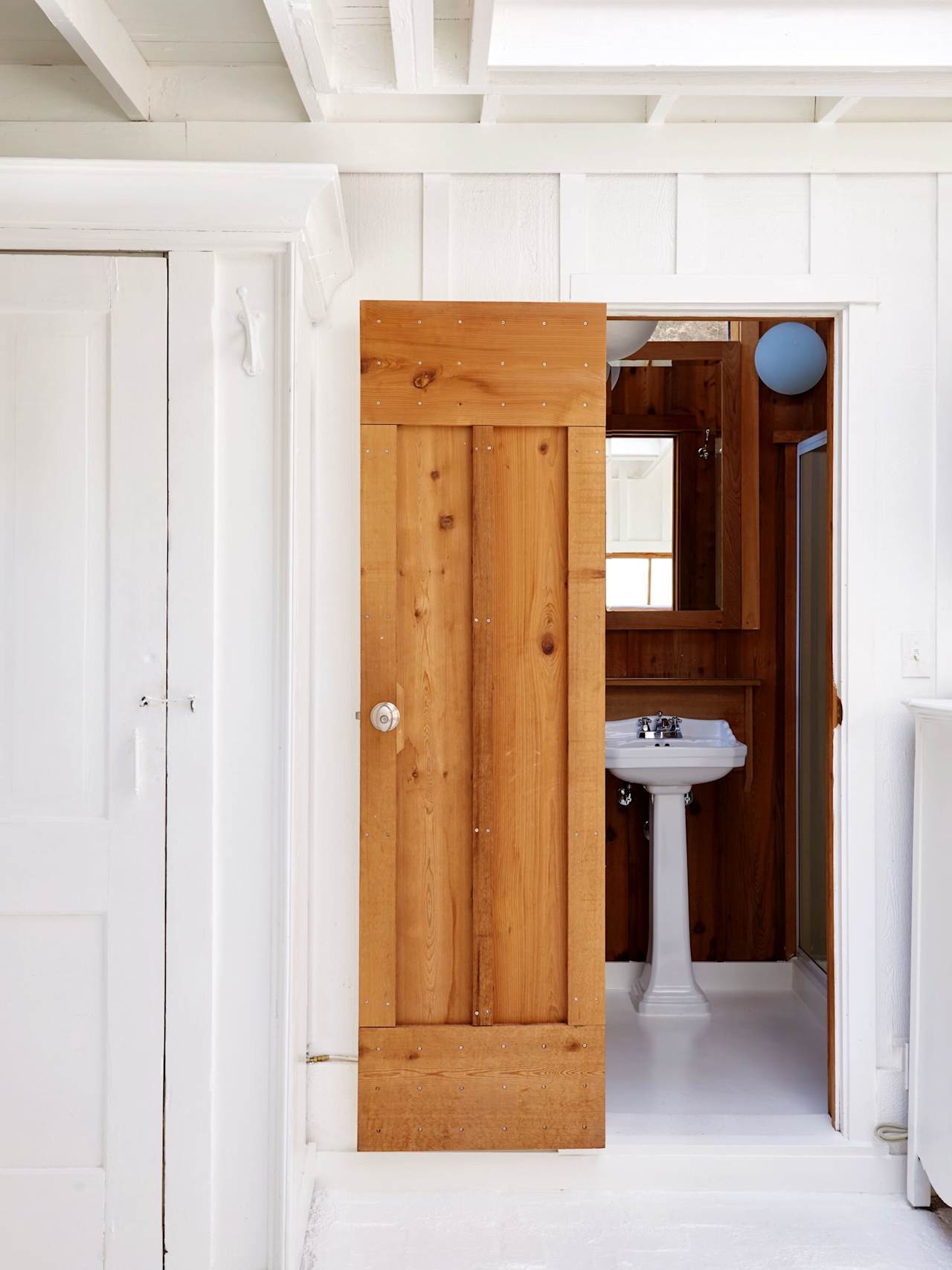 8805 LOOKOUT MOUNTAIN Avenue