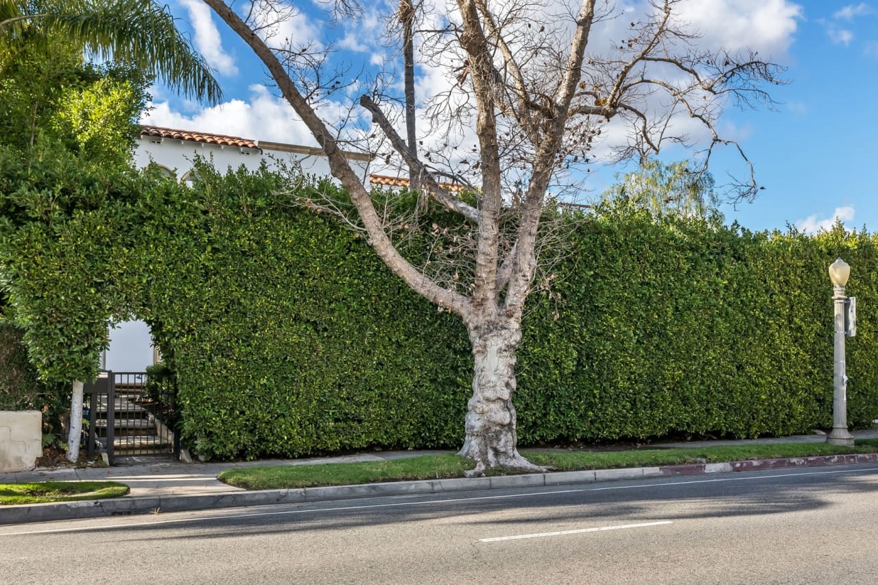 Luxurious Hancock Park Mediterranean