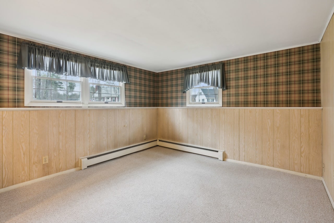 Home For Sale in Windham, Maine 25 Acorn Lane Tomazin Goff Realty