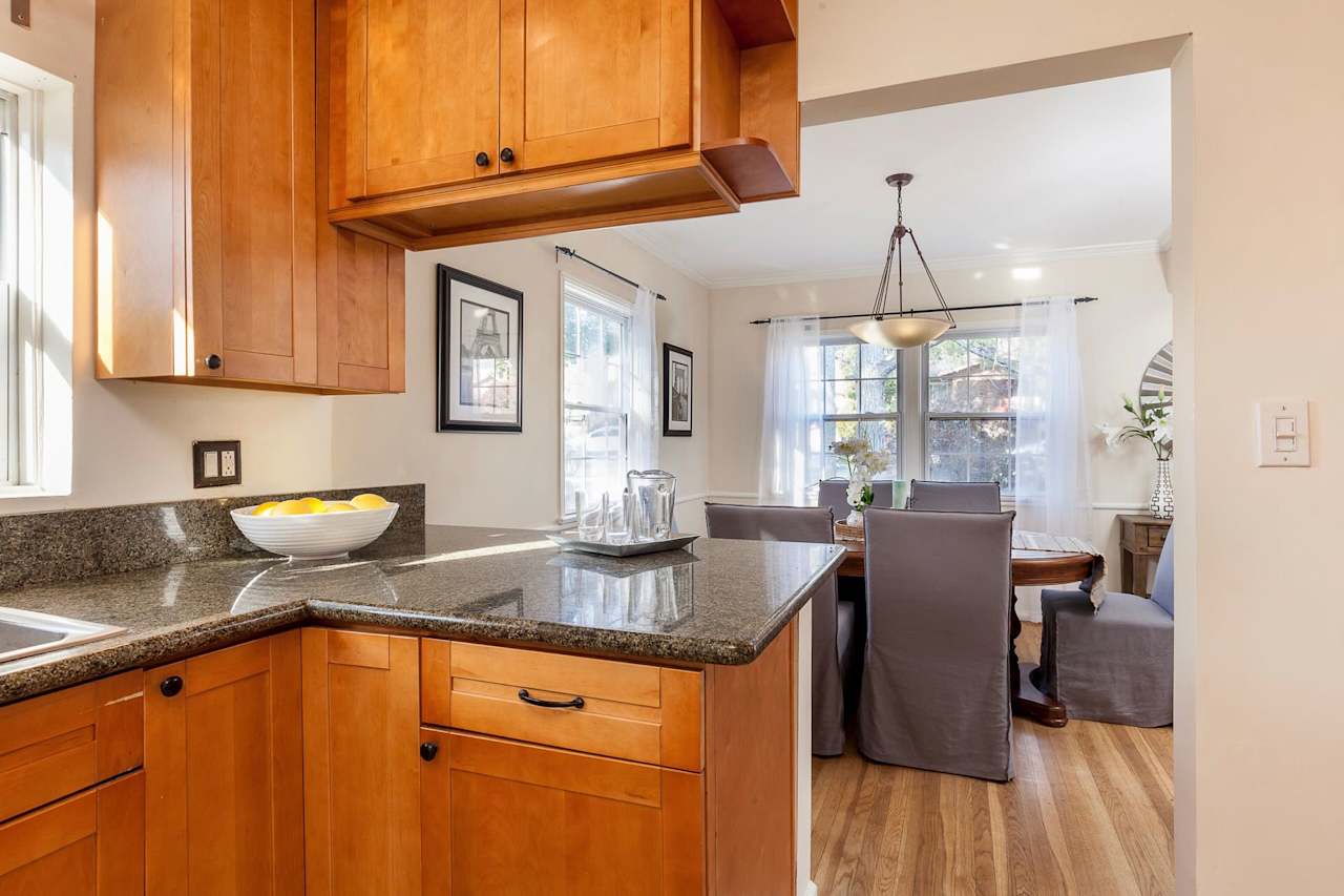 3430 MONTROSE Avenue