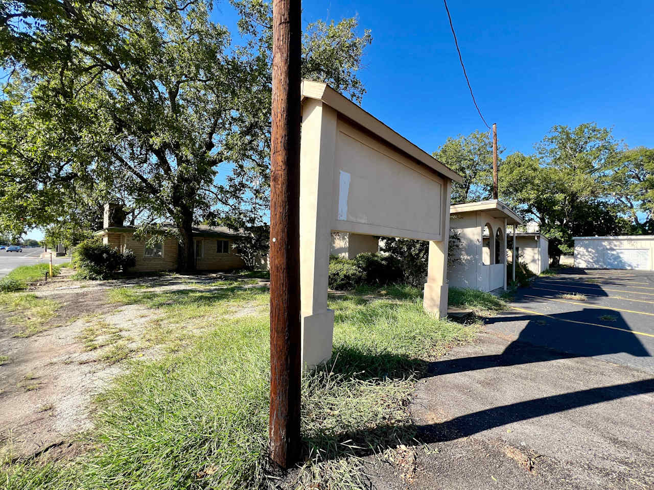 Sidney Baker & Jefferson- PRIME CORNER LOT in Kerrville 