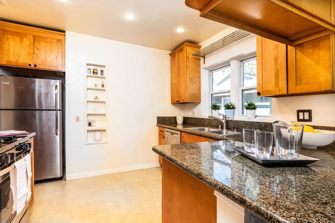 3430 MONTROSE Avenue