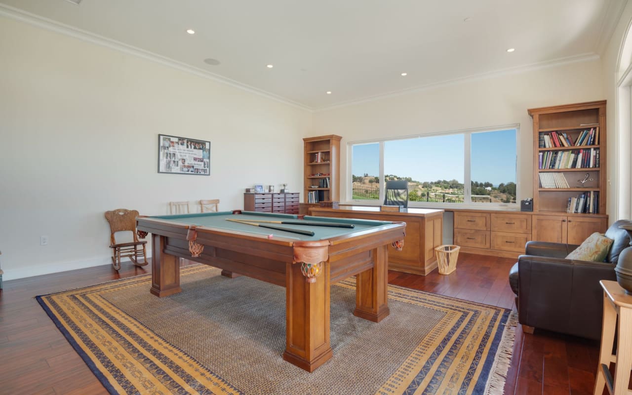 5795 CALPINE DR Real Estate Listing Bill & Daniel Moss