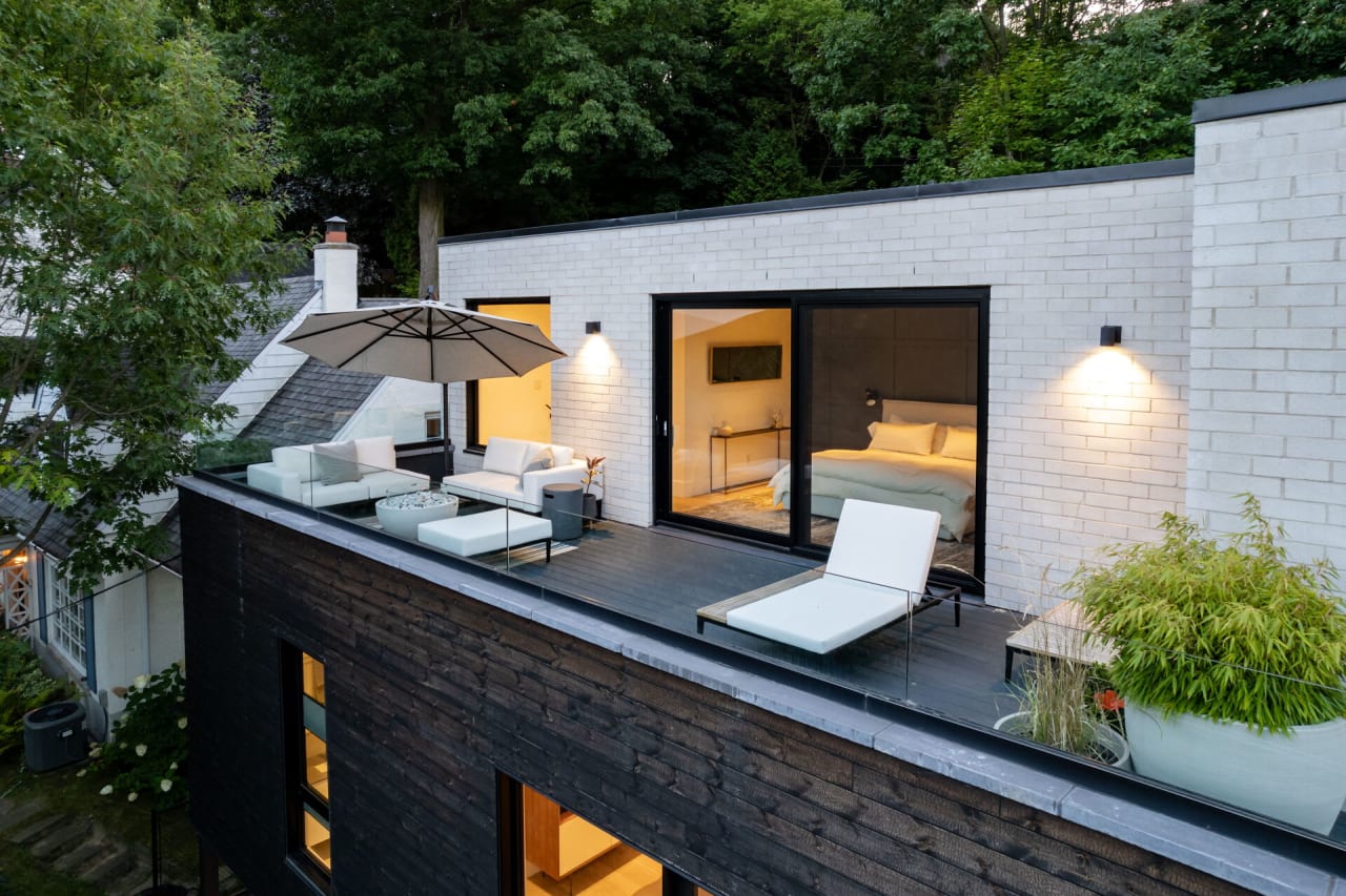 Ellis Park - High Park Contemporary Home