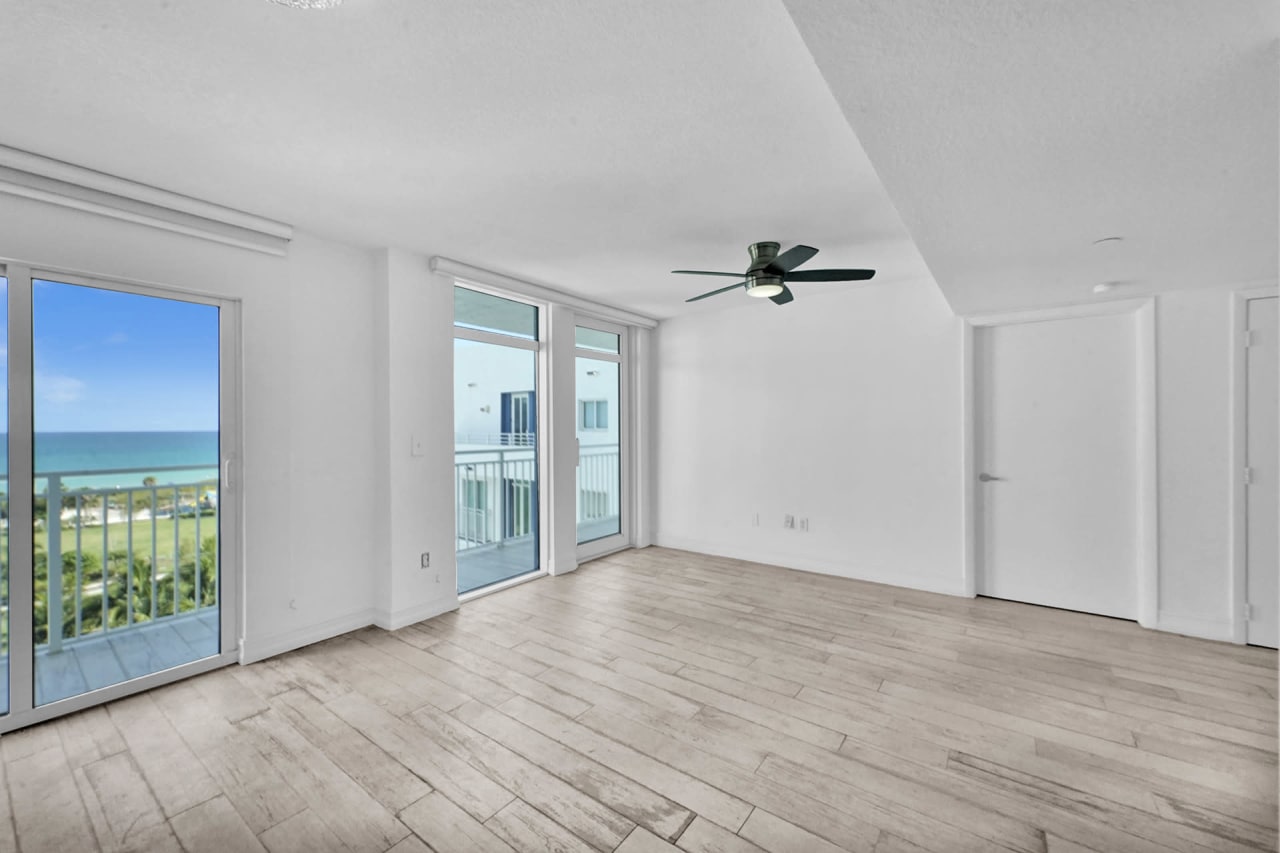 7600 Collins Ave Unit: 910