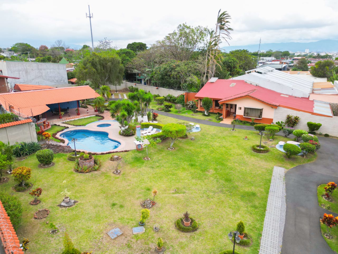 Los Olivos | Beautiful Property with Multiple Cabins and Studios for Sale in Heredia