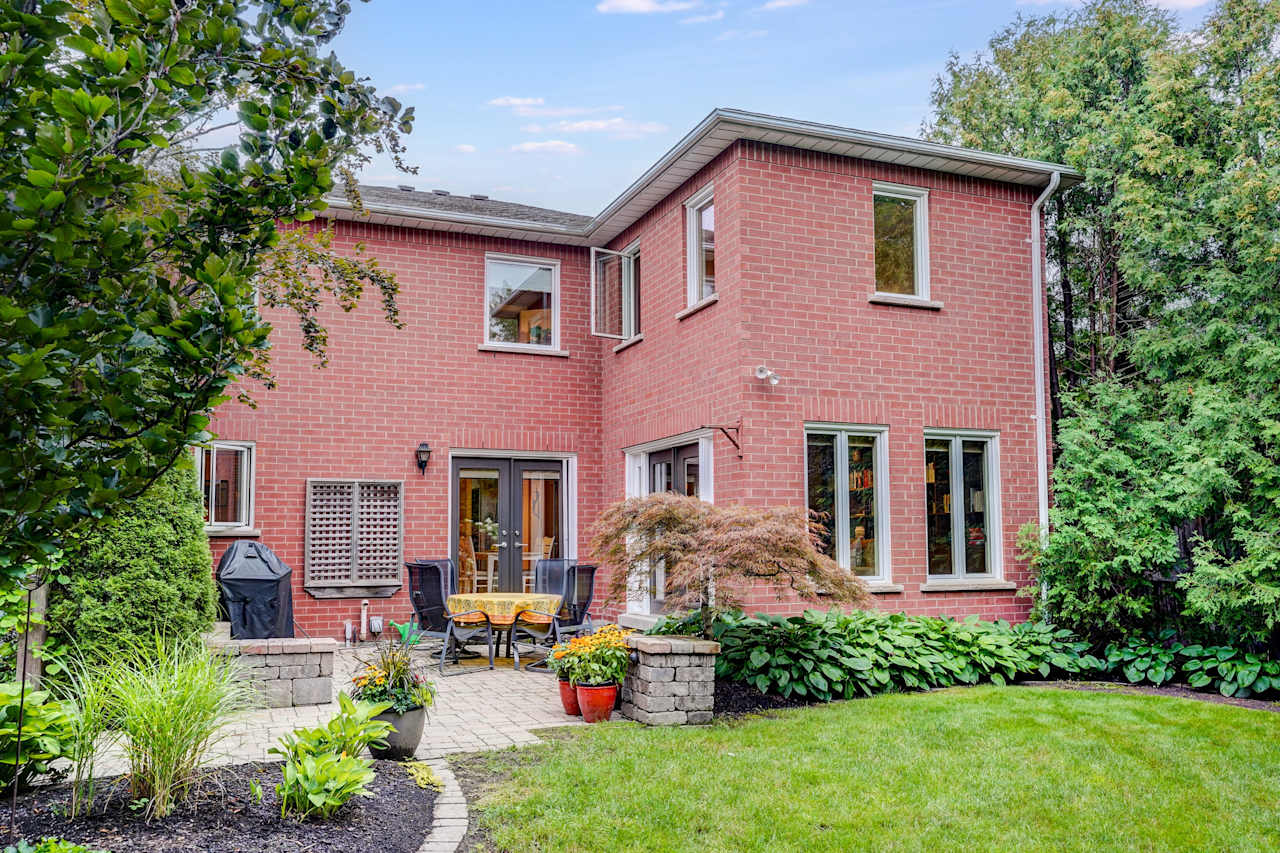 71 Morrison Creek Crescent Oakville, ON L6H 4C5 Goodale Miller Team