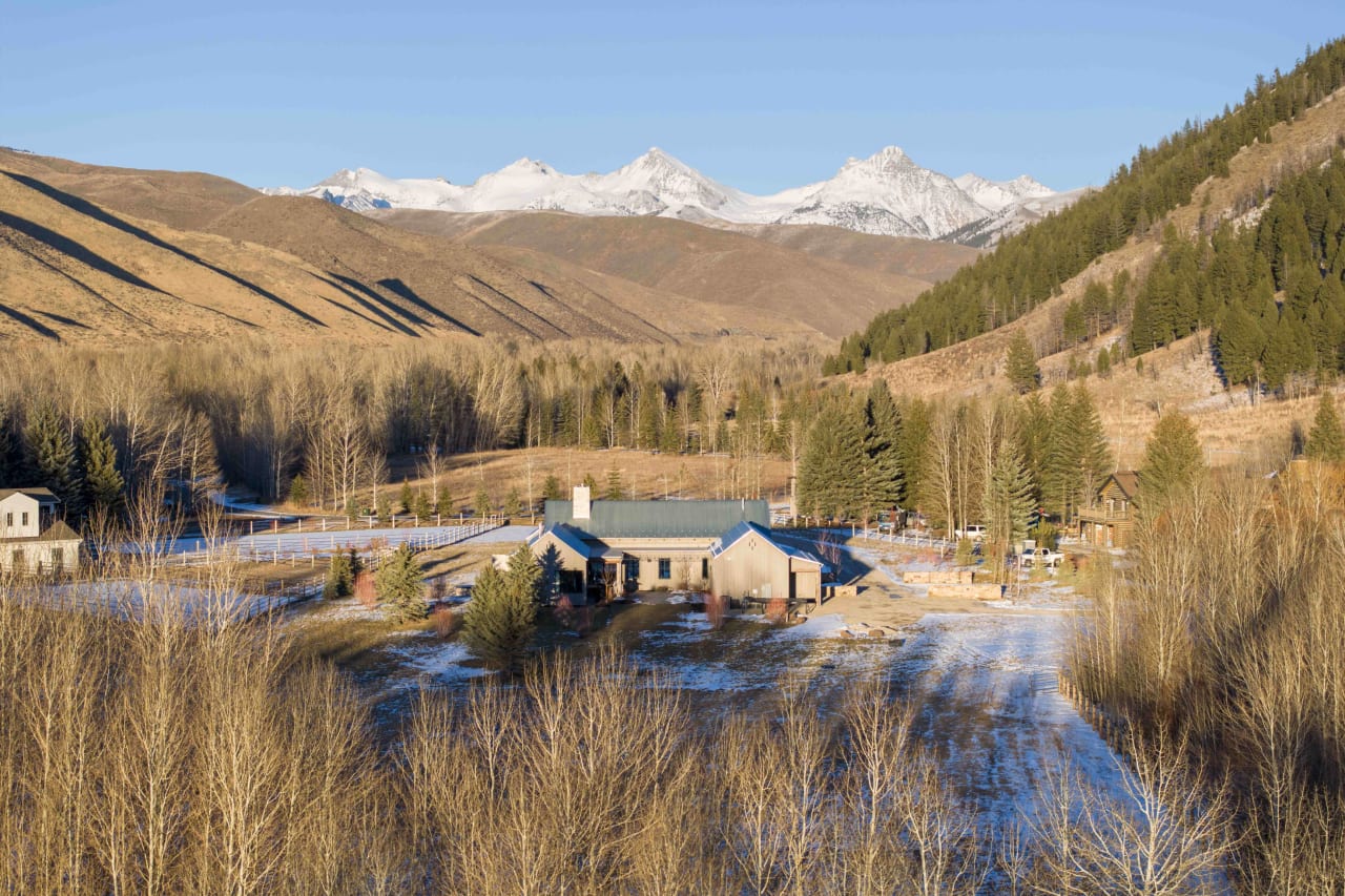 Rustic meets Modern Elegance in the Mountains