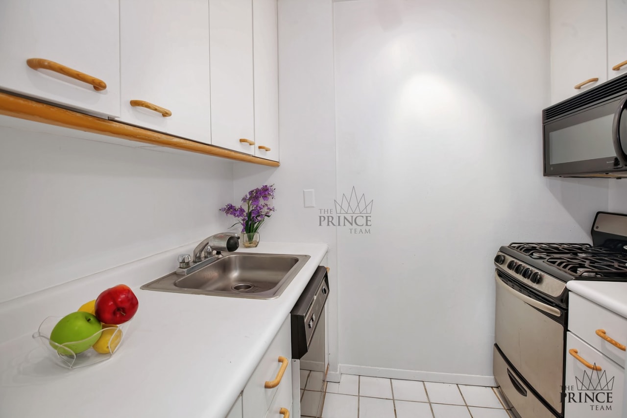 350 West 50th Street, Unit 2II