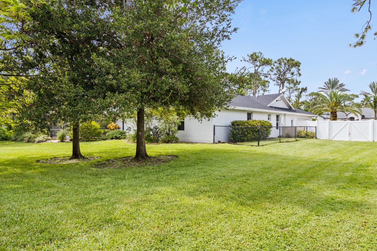 Pine Hurst Estates home on almost an acre