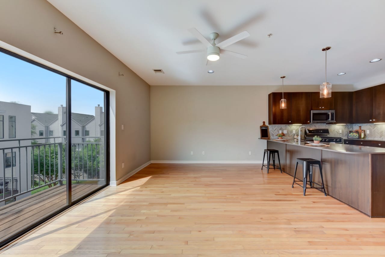 Modern 1/1 Condo in Vibrant South Austin for Lease!