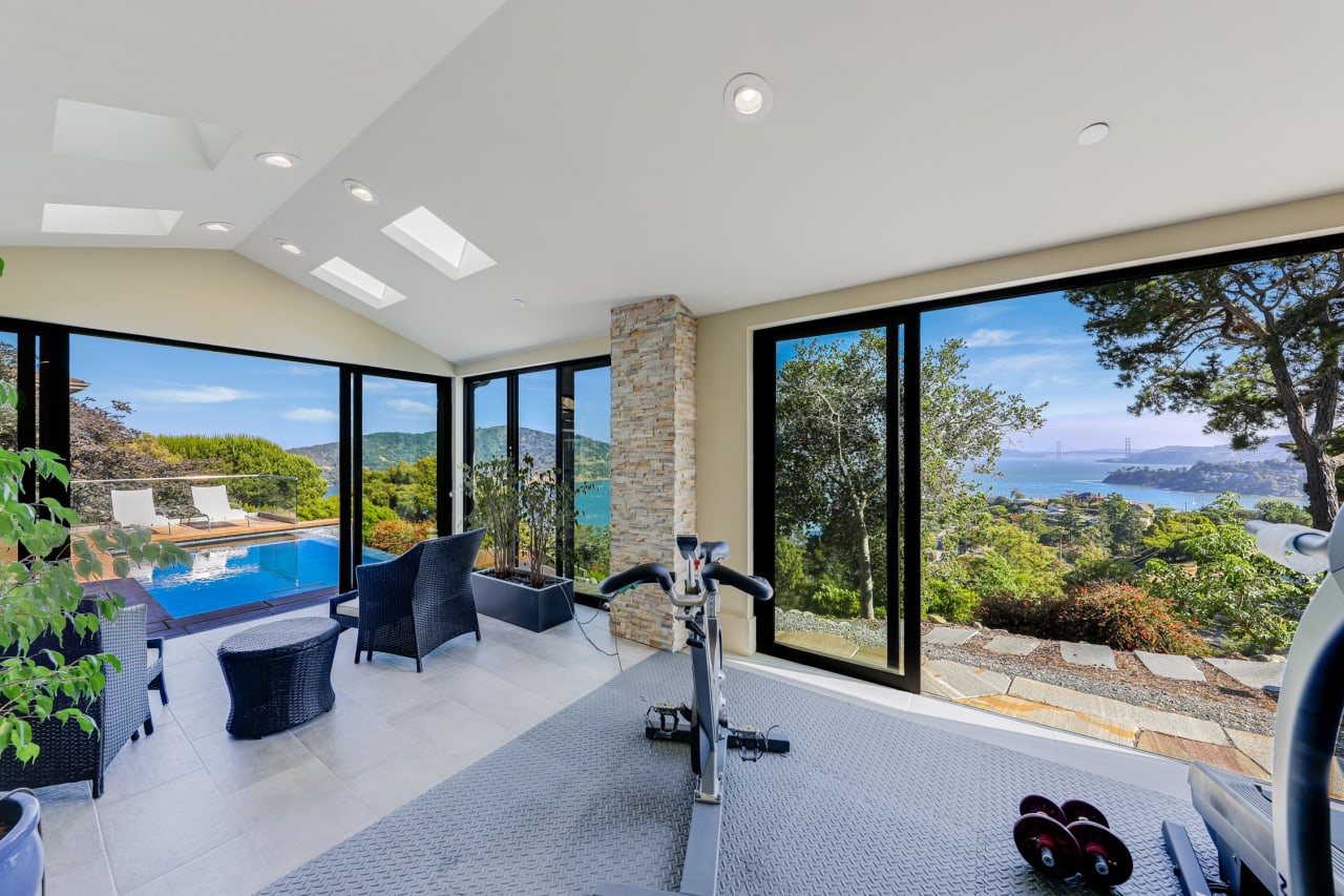 State of the Art Contemporary Retreat with World Class Views