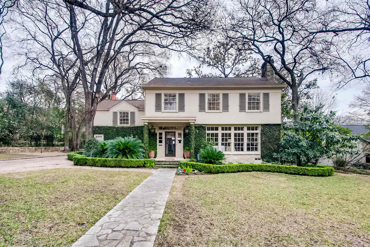 1905 Meadowbrook Drive