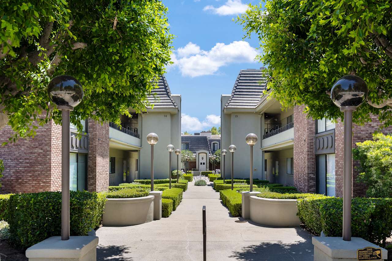 211 S. Orange Grove Blvd, Unit 5 The Botsford Group California