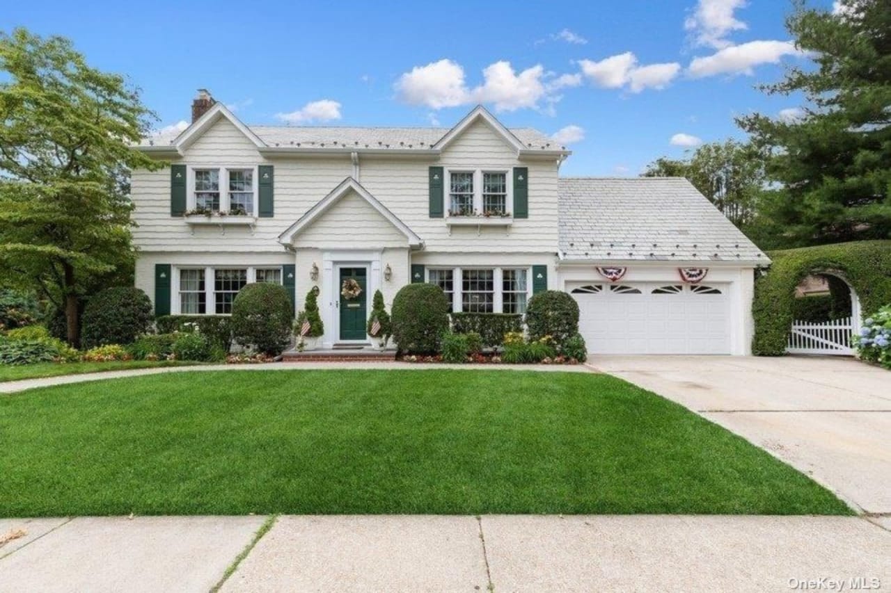 The McCooey Olivieri Team’s Complete Homebuying Guide for Garden City