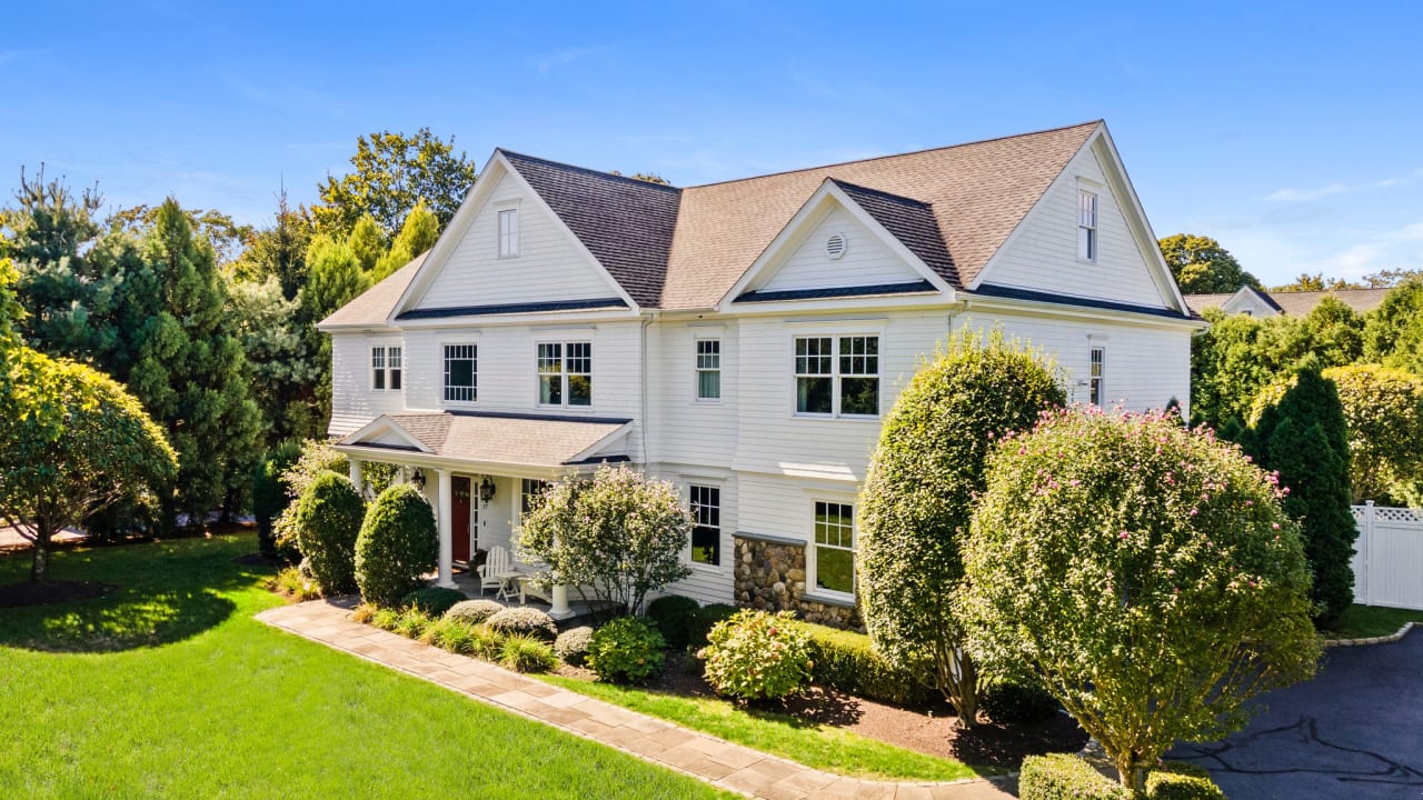 27 Maple Avenue North