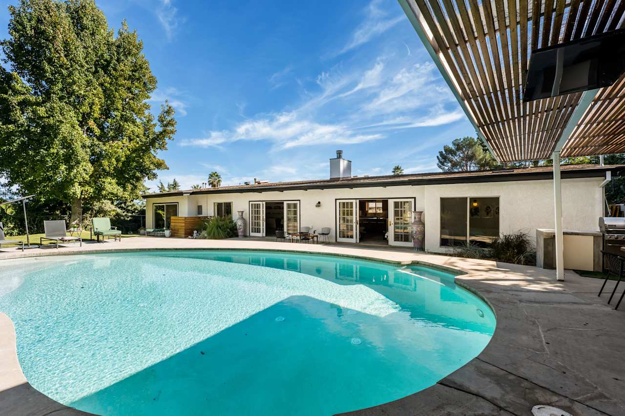 23811 Albers St Jeff Biebuyck & Dana Olmes Luxury Homes Calabasas