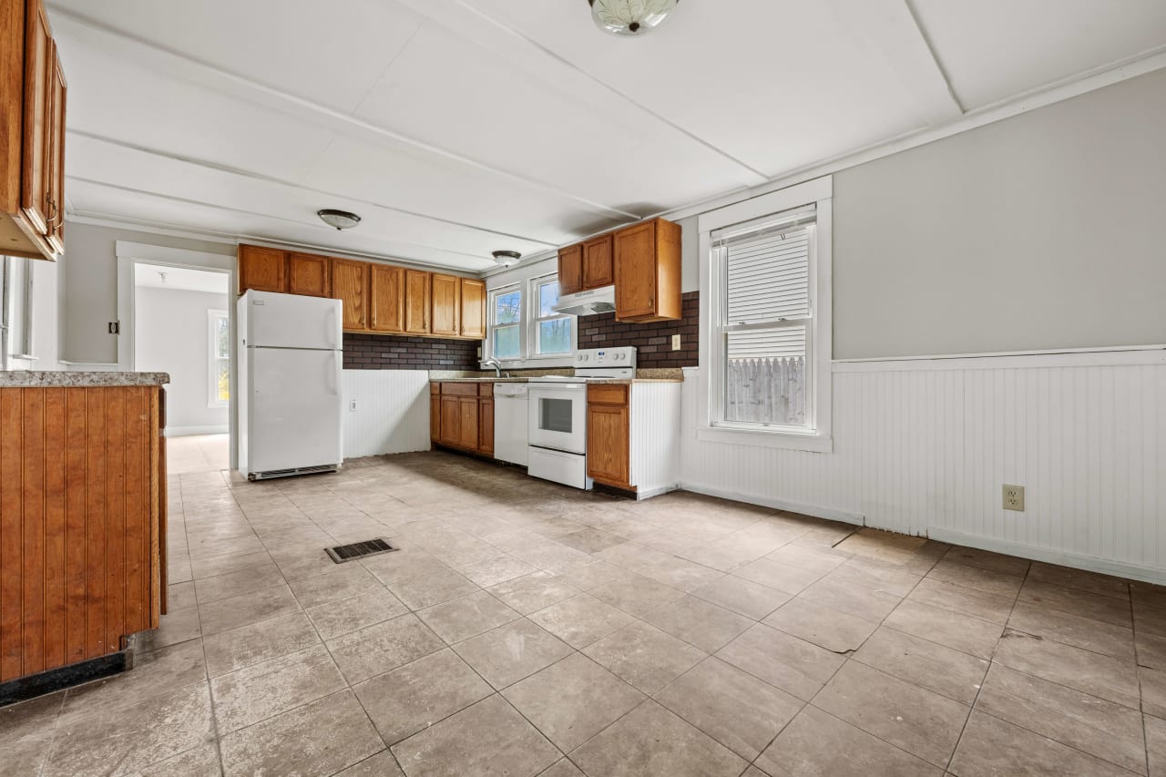 Home For Sale in Standish, Maine 57 Chadbourne Road Tomazin Goff