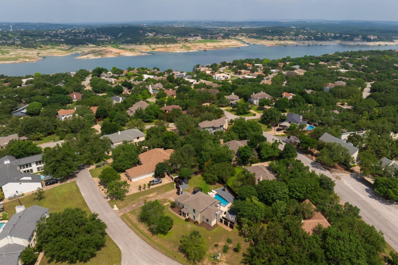 104 Orion St., Lakeway, TX 78734