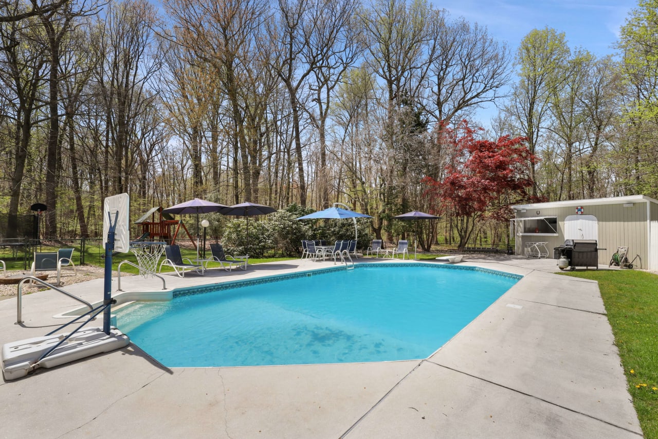 35 Limestone Road, Armonk NY Brian Milton Compass Luxury Real