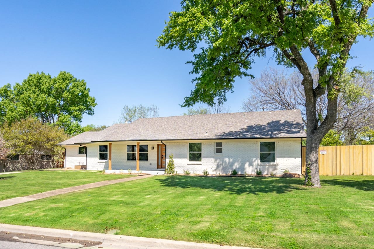 AVAILABLE | 3667 Northaven 