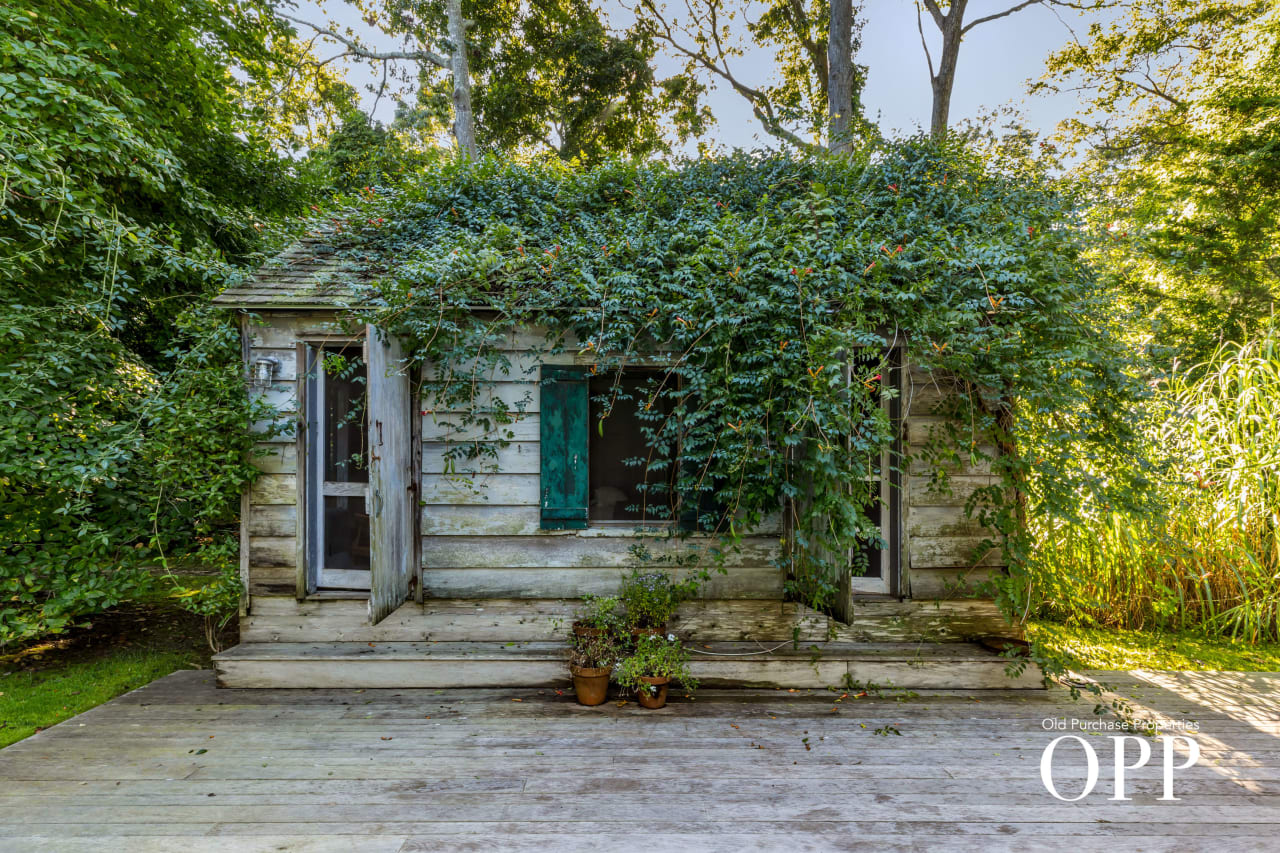 AN EXQUISITE CARRIAGE HOUSE