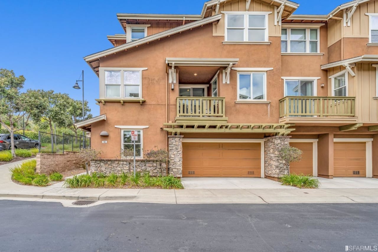 Let's tour 3BD,2.5BA townhome in Candlestick, SF