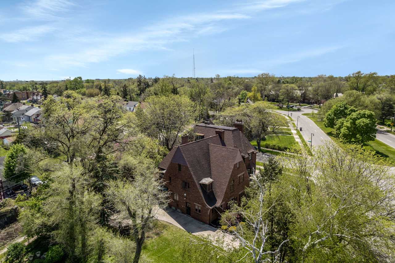 2769 Oakman Boulevard