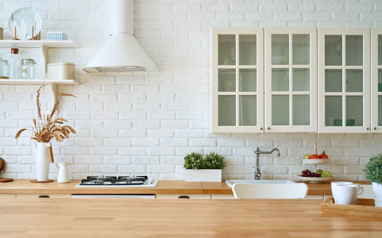 Search Assistance to Understand the Market