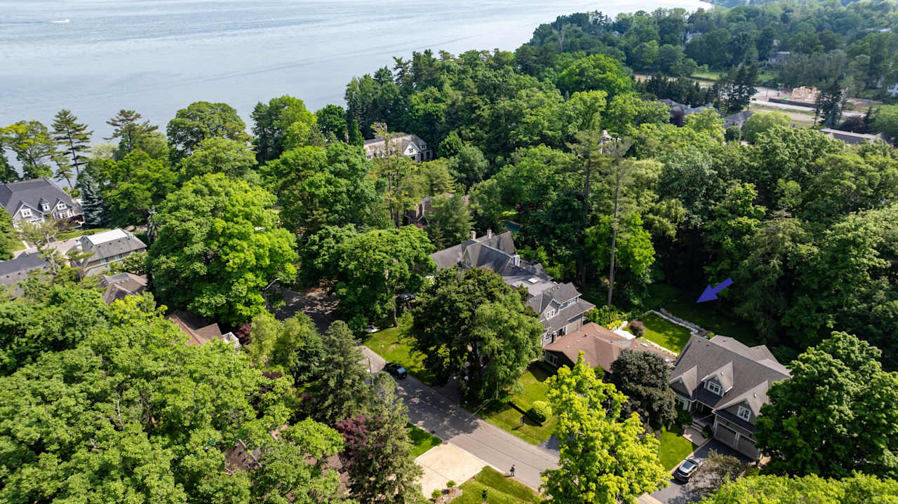 54 Holyrood Avenue Oakville, ON L6K 2V3 Goodale Miller Team