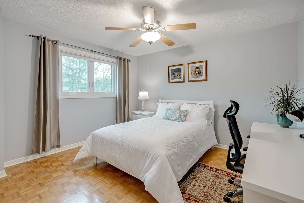 1307 Roseberry Crescent Oakville, ON L6M 1W2 Goodale Miller Team