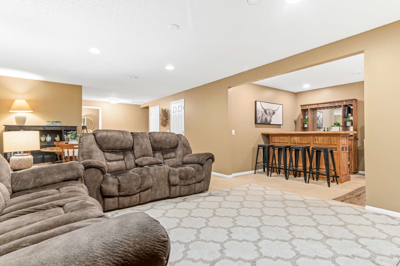 Shakopee Detached Townhome - Just Listed