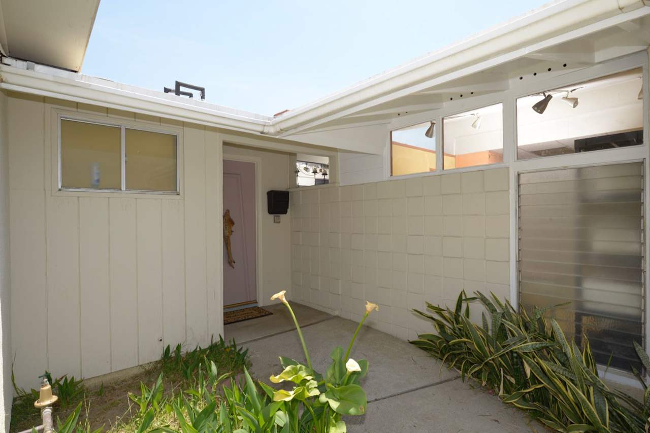 8768 QUAKERTOWN Avenue