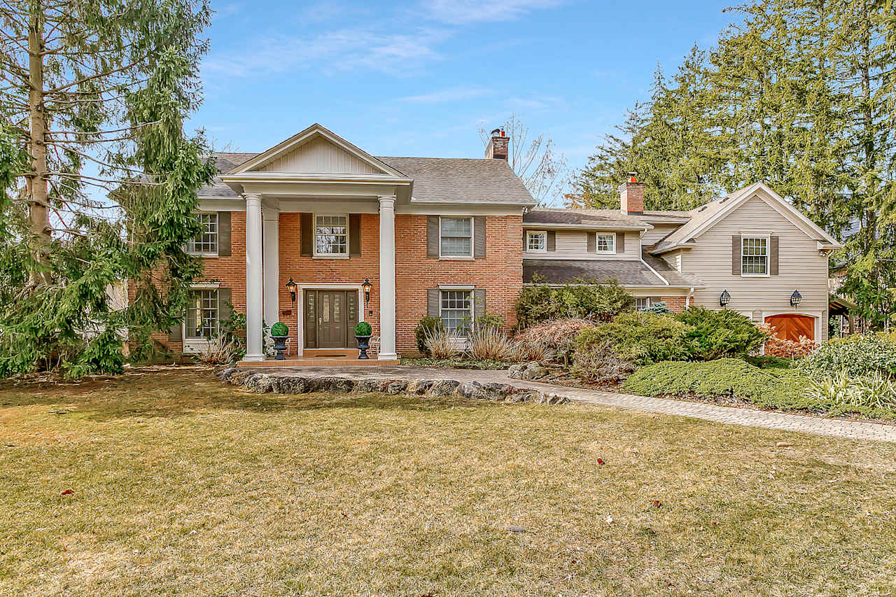 282 Chartwell Road | Oakville, ON L6J 3Z9 | Goodale Miller Team
