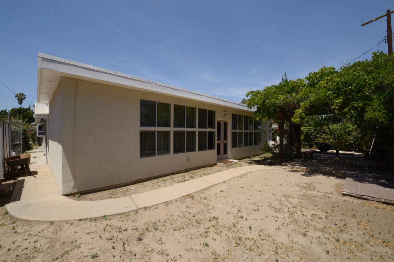 8768 QUAKERTOWN Avenue