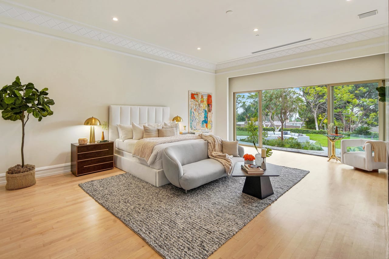 The Robert House Rochelle Maize Beverly Hills Real Estate Agent