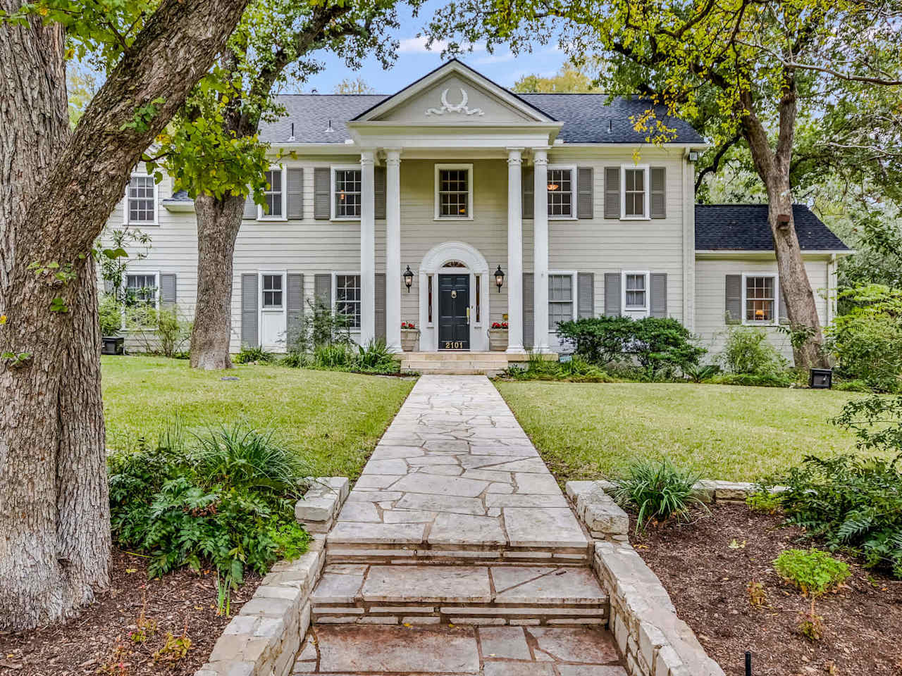 2101 Meadowbrook Dr
