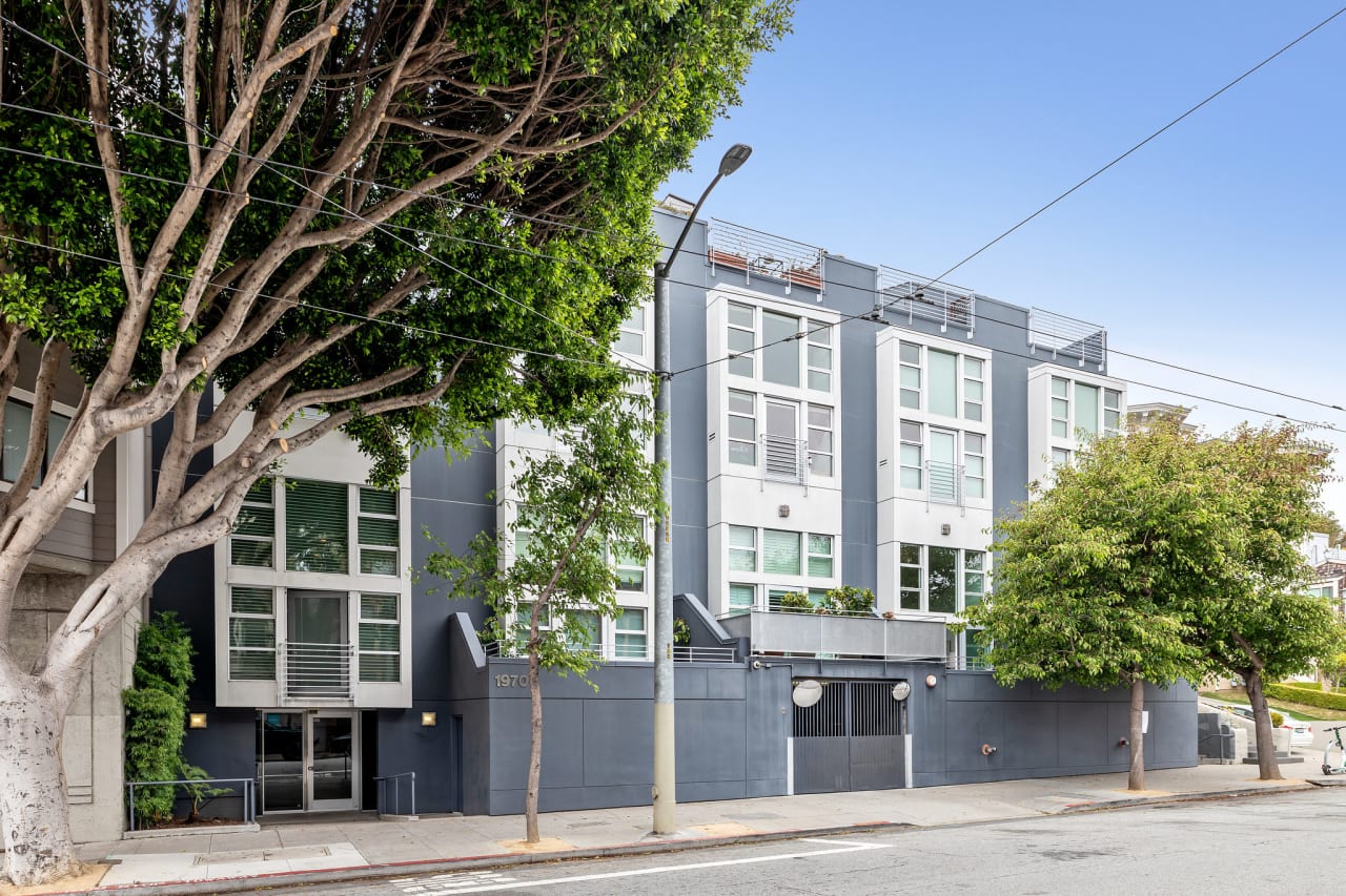 Chic Lower Pac Heights Loft!