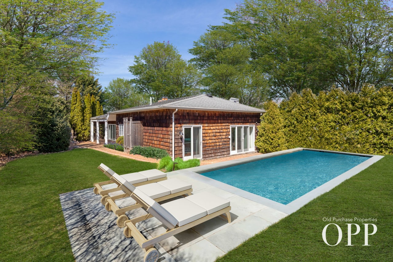 MODERN COTTAGE WITH SECLUDED BACKYARD