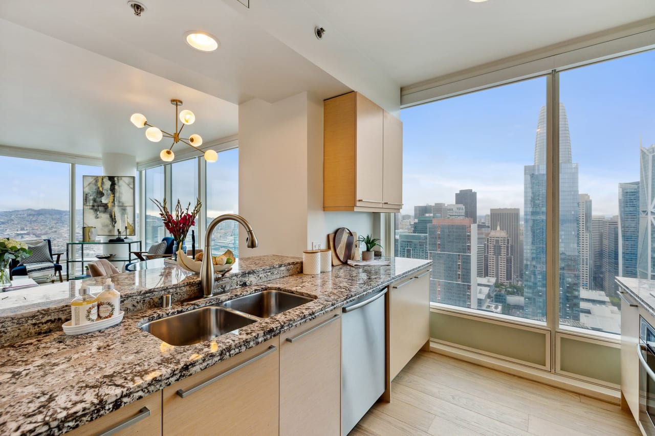 425 1st Street Unit: 4306