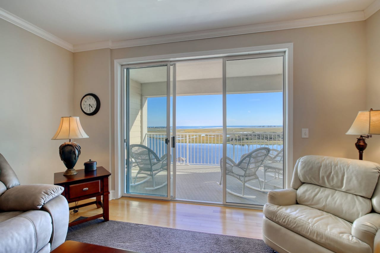 Beautiful Condo Overlooking the Intracoastal Waterway in Ocean Isle Beach